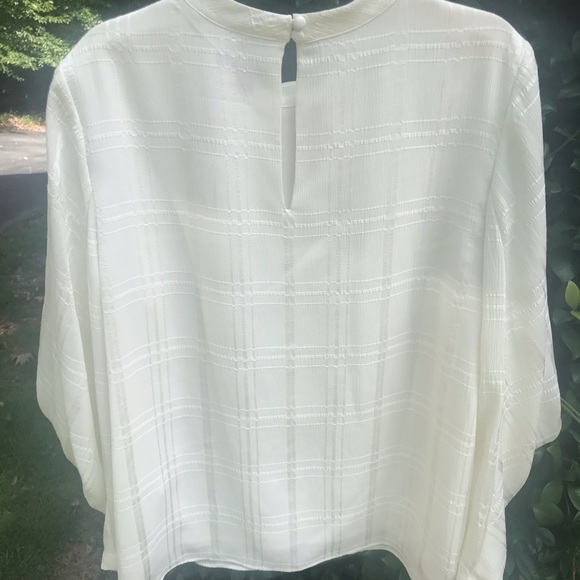 Vince Camuto sz S cream blouse/ great sleeves - Picture 4 of 4